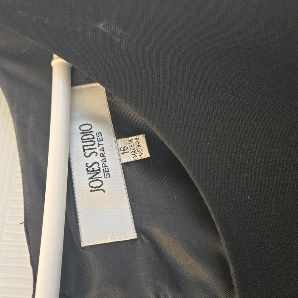 Jones Studio Black Top